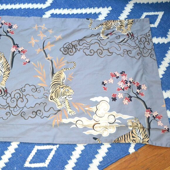 2 Williams Sonoma Kalden Tiger Printed PIllow Shams Gray KING 100% Cotton - Picture 6 of 10